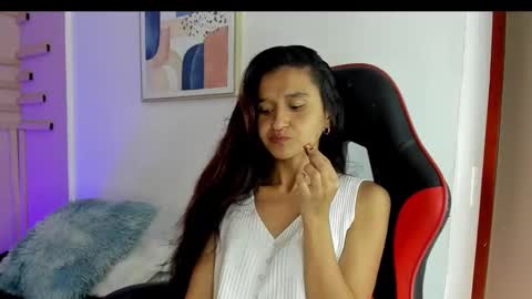 Snapshot of maraiah_petit chatting on 09-09-25, 07:13 Mara online show from 09-09-25, 07:13