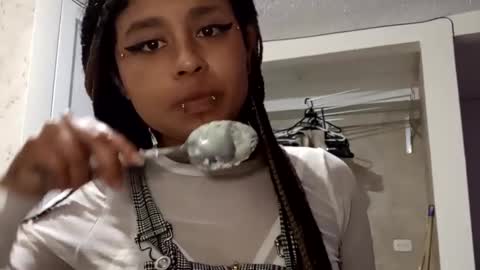 Snapshot of marceline_abadeer00 chatting on 12-25-24, 02:25 Michell Dayan online show from 12-25-24, 02:25