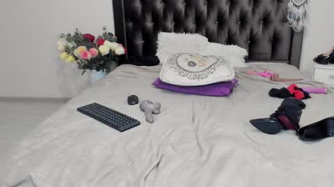 Snapshot of marciacolins chatting on 02-19-25, 01:29 Marcia online show from 02-19-25, 01:29