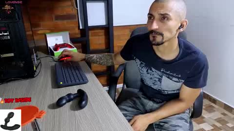 Marck  Independent model  online show from 12-17-25, 02:17