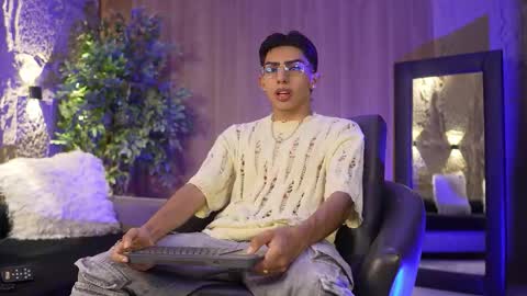 Marco and Ethan online show from 11-08-25, 07:12