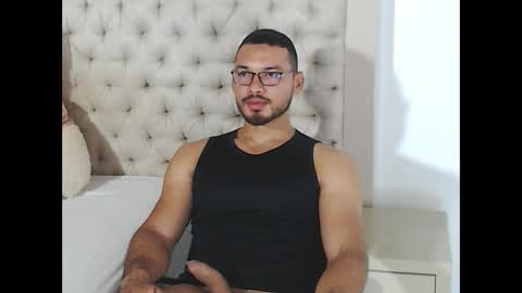 Snapshot of marcusblade__ chatting on 09-18-25, 04:58 MARCUS online show from 09-18-25, 04:58