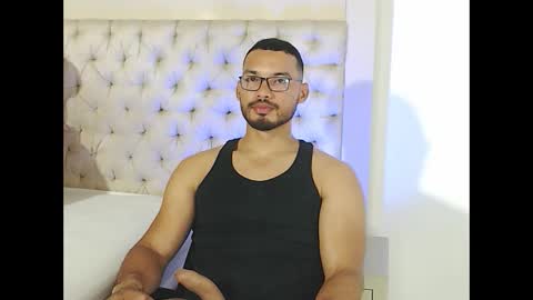 Snapshot of marcusblade__ chatting on 10-28-25, 02:26 MARCUS online show from 10-28-25, 02:26