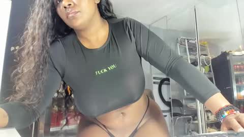 Snapshot of mareiaa chatting on 01-06-25, 08:28 Mareia online show from 01-06-25, 08:28