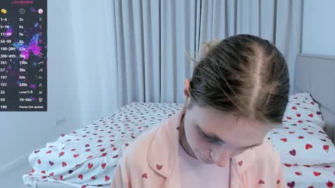 Mia online show from 04-08-26, 07:25