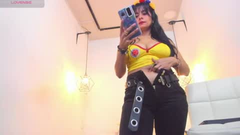 Snapshot of margot1__ chatting on 06-18-26, 01:39 Georgia online show from 06-18-26, 01:39