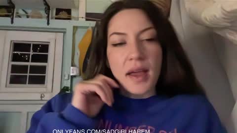 Mari online show from 10-24-25, 09:28