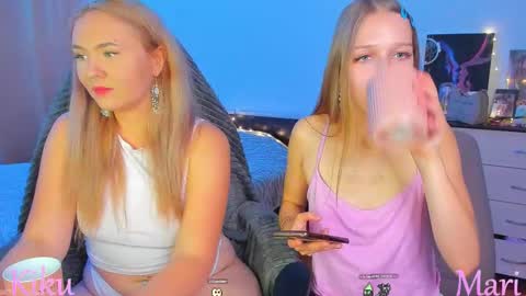 Snapshot of mari_kiku chatting on 09-11-25, 05:24 Kiku and Marii - online show from 09-11-25, 05:24