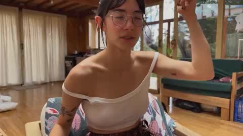 Snapshot of maria_alfonsina_ chatting on 10-04-25, 05:00 Alfonsina online show from 10-04-25, 05:00