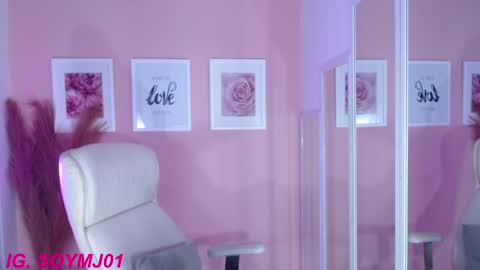 Snapshot of maria_jones chatting on 12-19-24, 12:12  Instagram soymj01 online show from 12-19-24, 12:12