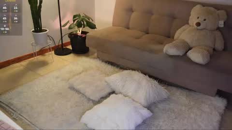 Snapshot of maria_petit chatting on 11-05-25, 11:27 M. online show from 11-05-25, 11:27