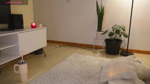 Snapshot of maria_petit chatting on 11-19-25, 10:32 M. online show from 11-19-25, 10:32