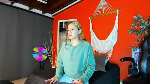 maria_turner1 online show from 05-07-26, 09:36