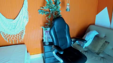 maria_turner1 online show from 05-11-26, 04:04