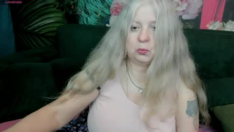 Snapshot of mariabelladonna chatting on 05-15-26, 10:50 Maria online show from 05-15-26, 10:50