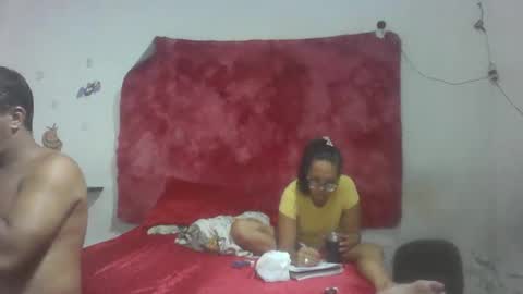Snapshot of mariaevamotta5 chatting on 02-15-26, 08:57 casal delicia online show from 02-15-26, 08:57