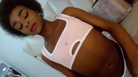 Snapshot of mariahmendezz chatting on 09-16-25, 03:07 online show from 09-16-25, 03:07