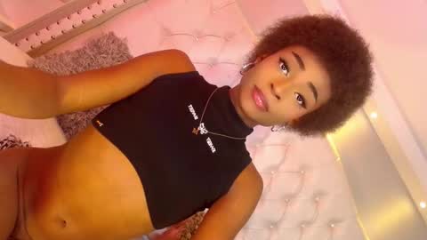 Snapshot of mariahmendezz chatting on 10-20-25, 04:24 online show from 10-20-25, 04:24