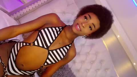 Snapshot of mariahmendezz chatting on 10-21-25, 04:13 online show from 10-21-25, 04:13