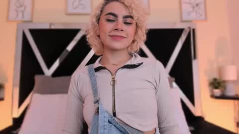 Snapshot of marian_pinzon chatting on 09-11-25, 02:44 Marian online show from 09-11-25, 02:44