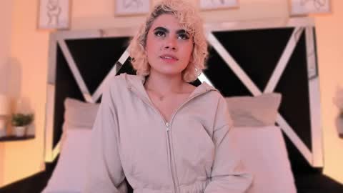 Snapshot of marian_pinzon chatting on 09-27-25, 02:38 Marian online show from 09-27-25, 02:38