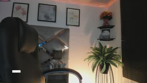 Snapshot of marian_pinzon chatting on 05-25-26, 07:09 Marian online show from 05-25-26, 07:09