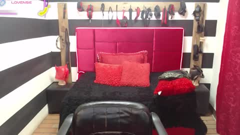 Marian online show from 09-12-25, 03:06