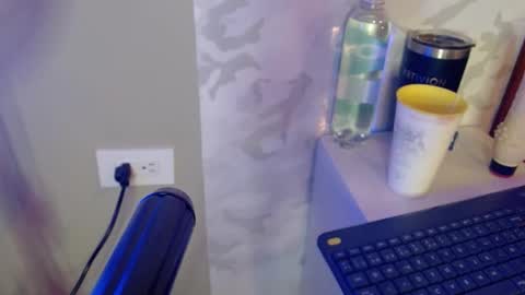 Mariana online show from 11-24-25, 11:54