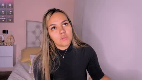 Snapshot of mariana__roe chatting on 12-06-24, 03:41 Mariana Roe online show from 12-06-24, 03:41