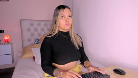 Snapshot of mariana__roe chatting on 01-20-25, 12:57 Mariana Roe online show from 01-20-25, 12:57