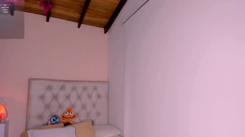 Snapshot of mariana__roe chatting on 01-20-25, 03:59 Mariana Roe online show from 01-20-25, 03:59