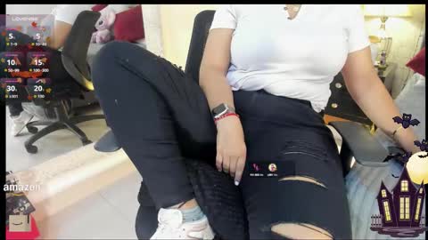 Snapshot of mariana_c chatting on 10-15-25, 02:39 Mar y online show from 10-15-25, 02:39