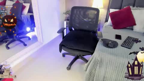 Snapshot of mariana_c chatting on 10-17-25, 03:03 Mar y online show from 10-17-25, 03:03