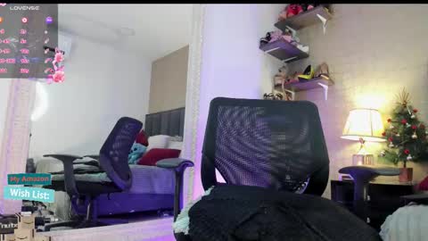 Snapshot of mariana_c chatting on 11-27-25, 02:41 Mar y online show from 11-27-25, 02:41