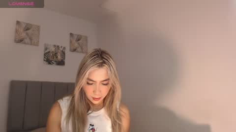 Snapshot of mariana_es chatting on 06-12-26, 01:26 Mariana online show from 06-12-26, 01:26