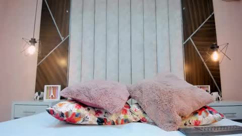 Mariana  online show from 11-22-25, 10:53