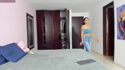 MARIANA Y VALENTINA online show from 02-12-26, 11:05