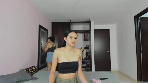 Snapshot of marianaandvalen chatting on 05-12-26, 11:07 MARIANA Y VALENTINA online show from 05-12-26, 11:07