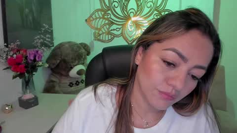 Mariana Lopez online show from 02-06-25, 05:14