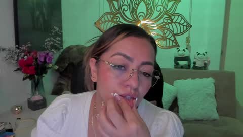 Mariana Lopez online show from 02-07-25, 09:05