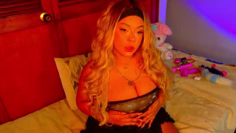 Mariana Prada online show from 11-22-25, 11:42