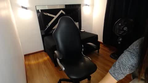 Mariana online show from 01-14-26, 03:12