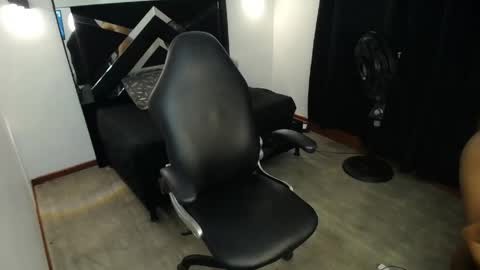 Mariana online show from 05-20-26, 05:46