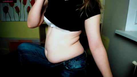 Snapshot of mariatess_ chatting on 02-18-25, 01:33 Mariia online show from 02-18-25, 01:33