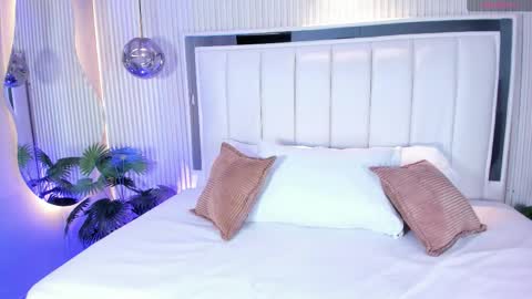 Snapshot of mariathlittle chatting on 10-28-25, 05:37 Maria online show from 10-28-25, 05:37