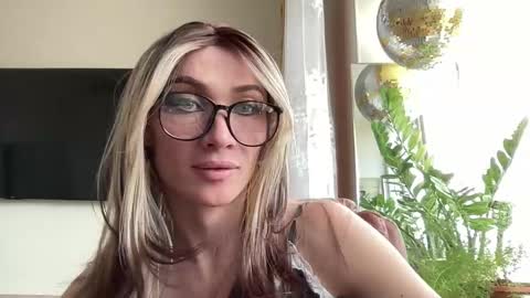 Mari online show from 03-19-26, 09:46