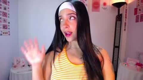 Snapshot of marie_daved chatting on 07-18-26, 04:05 Nicolle online show from 07-18-26, 04:05