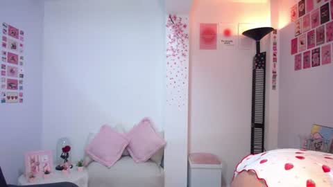 Snapshot of marie_daved chatting on 08-06-26, 08:38 Nicolle online show from 08-06-26, 08:38