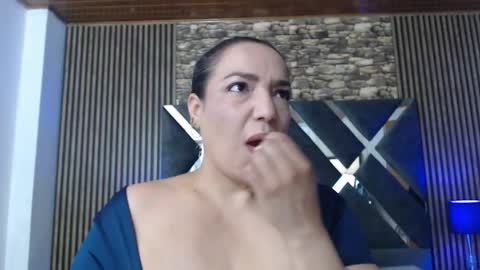 Snapshot of marie_hss chatting on 11-18-25, 07:40 marie_hss online show from 11-18-25, 07:40