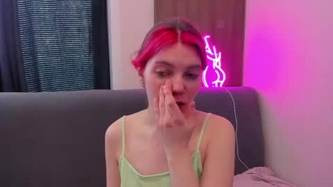Snapshot of marie_reyess chatting on 04-17-26, 03:20 Marie 3 online show from 04-17-26, 03:20